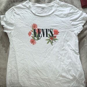 Levi’s Floral Graphic Tee